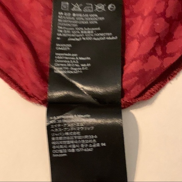 H&M Silky L/S Button Up Red Animal Print Top Sz 6 - Picture 12 of 13